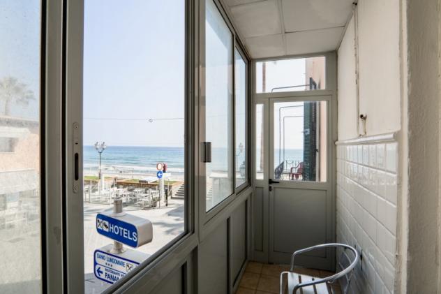 Alassio in posizione unica sul mare - Foto 9