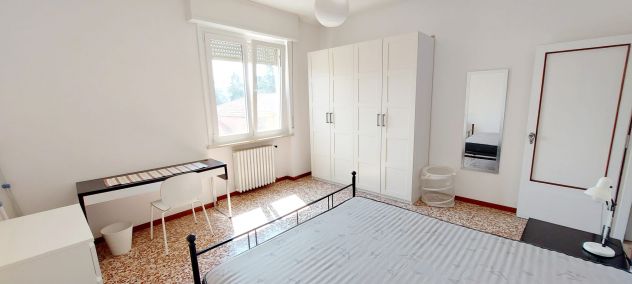 AFFITTASI TRILOCALE CON 3 STANZE PER INTERO APPARTAMENTO O PER SINGOLA STANZA - Foto 4