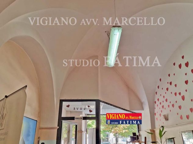 FOGGIA - VENDESI - C.SO GARIBALDI, 51 - COMMERCIALE CON 2 LIVELLI E 2 INGRESSI. - Foto 9