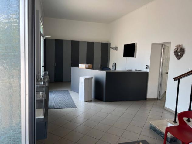Immobile di 330 m² con più di 5 locali in affitto a Rezzato - Foto 7