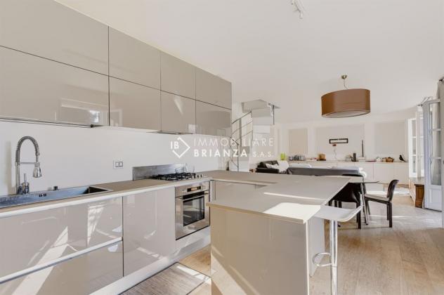 BESANA IN BRIANZA: IN VENDITA ELEGANTE 3 LOCALI SU DUE LIVELLI CON GIARDINO PRIVATO - Foto 6