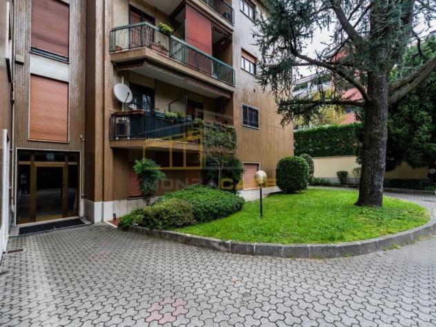 Ampio tre locali di 100 mq in elegante contesto con giardino condominiale - Foto 2