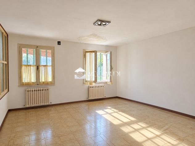 BIFAMILIARE di 7 vani e di 180 mq (DUE CARRARE) rif. DS35