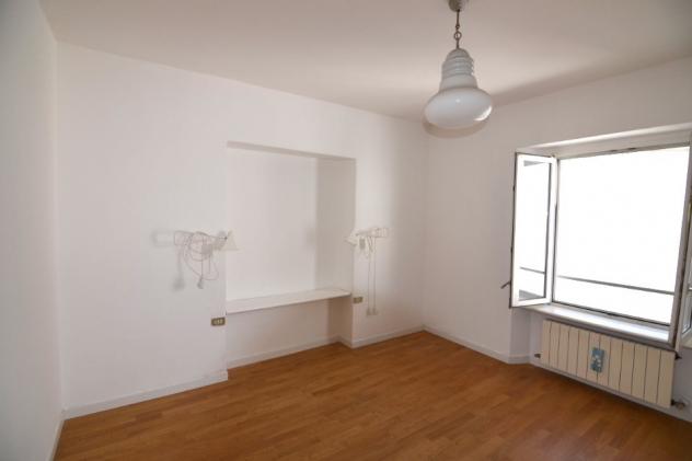 TRILOCALE SU DUE LIVELLI PARZIALMENTE ARREDATO IN CENTRO LECCO – ZONA PEDONALE - Foto 14