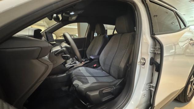 PEUGEOT 2008 1.2 BENZINA 101CV - 2025 - Foto 8