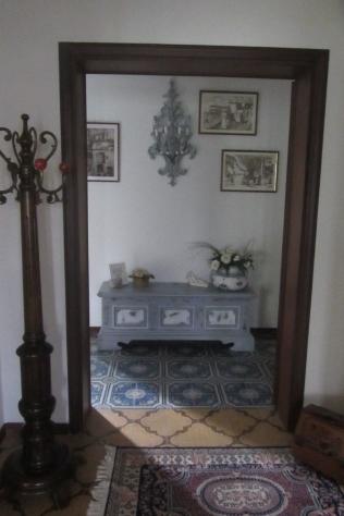 Villa di mq 350 .
Composta da due abitazioni che si vendono in blocco
Nel verde e ben esposta al sole
Poco distante dal centro - Foto 18