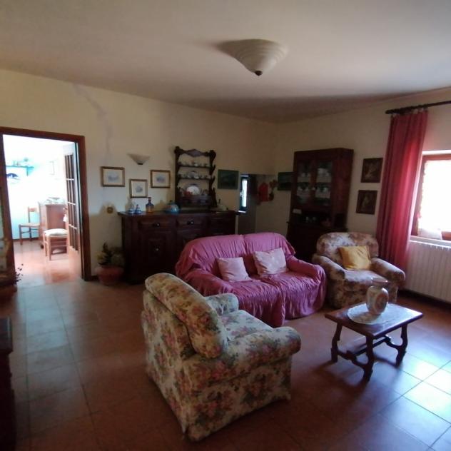 Nel comune di Sorano nella loc. di Montevitozzo Marcelli, a 11Km da Sorano e dalle sue terme, 16 Km da Pitigliano, 6 km da Castell'Azzara vendiamo app - Foto 9