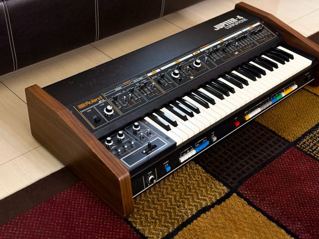 Asta A Collezionista o Museo - Roland Jupiter 4 Pari al Nuovo Funzionante.