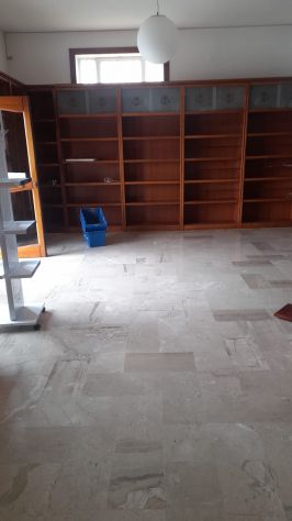 Arredamento completo in legno per Negozio, Studio o Grande Libreria – 100mq - Foto 4