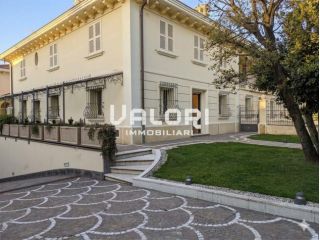 Elegante Residenza Indipendente in Via Firenze a Faenza