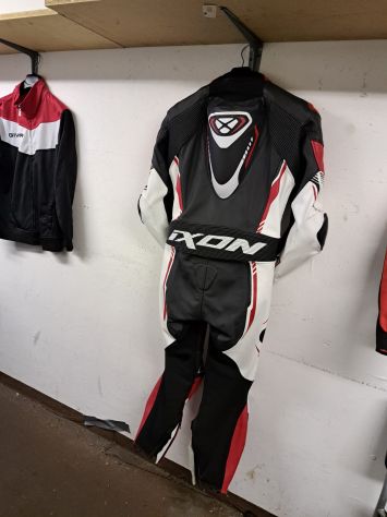 Tuta intera IXON in pelle, taglia L, € 80,00 - Foto 3