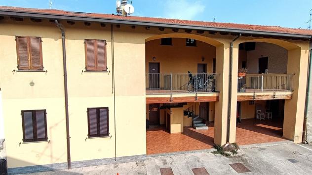 In Caratteristico casale ristrutturato, accattivante appartamento su due livelli con travi a vista. - Foto 3