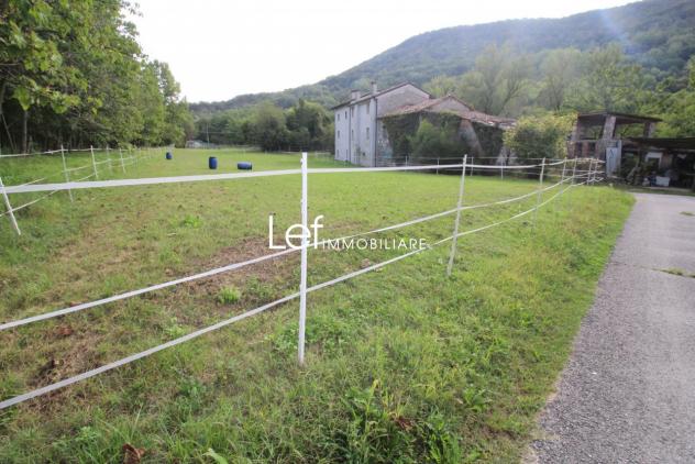 RUSTICO di 5 vani e di 250 mq (TARZO) rif. AD01_2