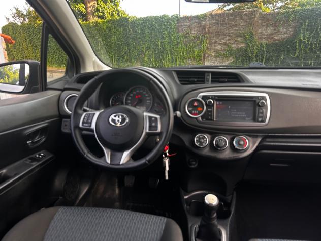 Toyota Yaris 1.0 5 porte Lounge - Foto 8