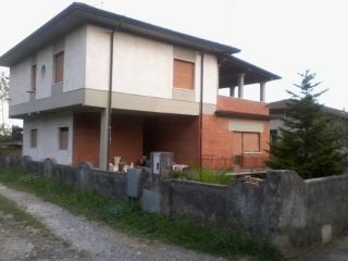 APPARTAMENTO INDIPENDENTE di 5 vani e di 110 mq (MASSA) rif. AR-IMA