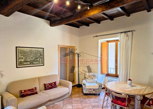 Orvieto centro - Appartamento al primo piano con balcone e locali accessori in vendita nel centro storico di Orvieto - Foto 2