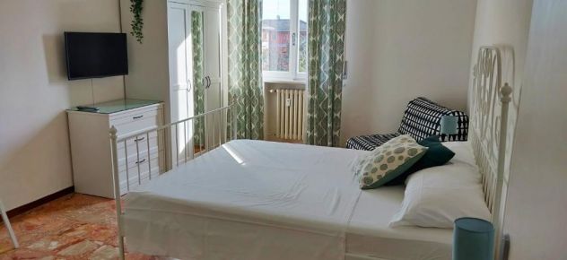 Stanza matrimoniale per brevi e lunghi periodi, tutto compreso (550 euro)