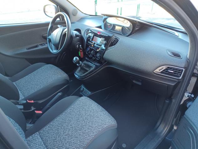 Lancia Ypsilon 1.0 Hybrid 70cv - Foto 5
