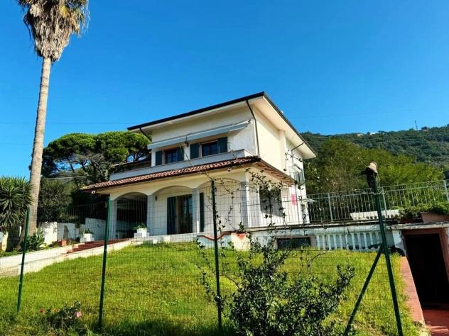 Villa in vendita a Fossone - Carrara 300 mq Rif: 1334836