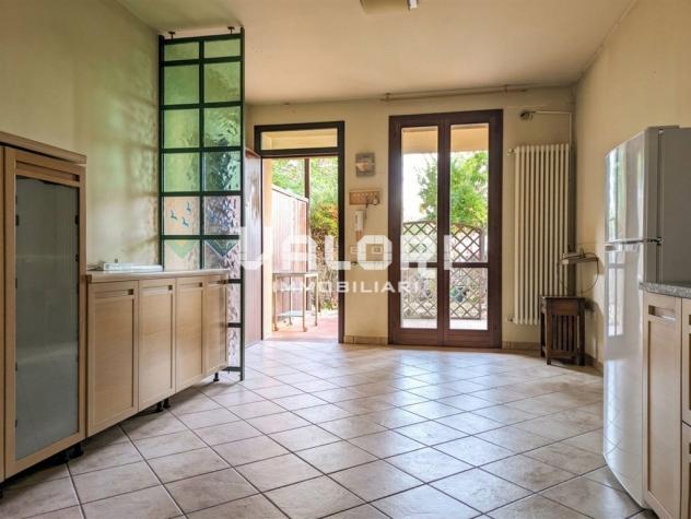 BILOCALE AL PIANO TERRA CON INGRESSO INDIPENDENTE, CORTE ESCLUSIVA E GARAGE - Foto 8