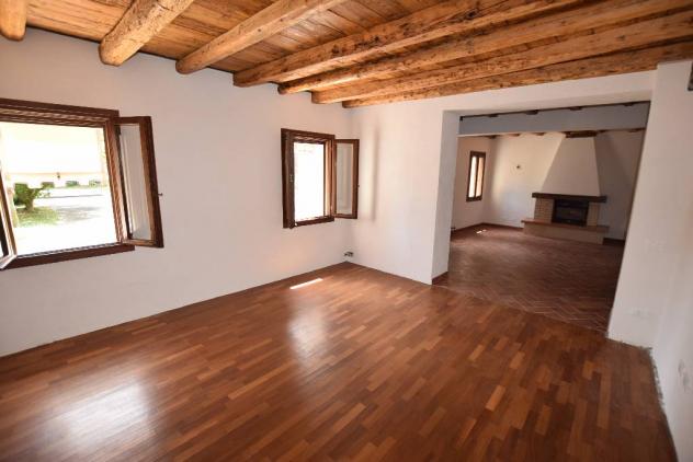 VILLA di 8 vani e di 380 mq (VOLPAGO DEL MONTELLO) rif. BI91D_5