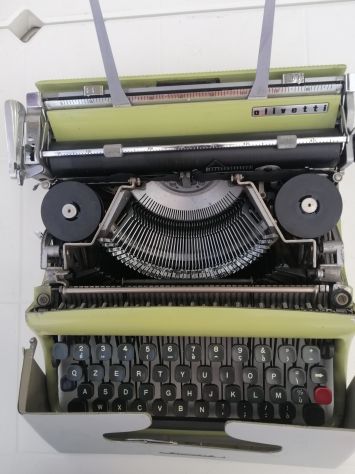 Macchina da scrivere Lettera 22 Olivetti compresa di borsa - Foto 3