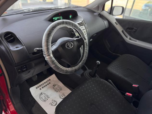 Toyota Yaris 1.0 5 porte - Foto 8