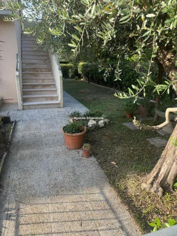 MONTECCHIO VENDESI AMPIO APPARTAMENTO INDIPENDENTE CON TAVERNA E AMPIO GIARDINO
