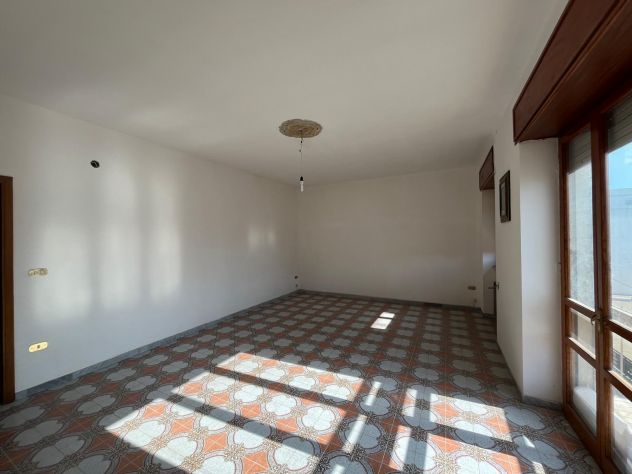 Ampia abitazione in zona comoda e servita - Foto 2