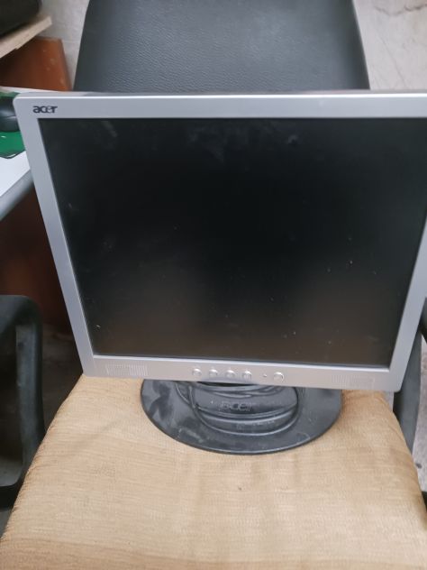 Fujitsu Esprimo P5730 + Monitor Acer - Foto 3