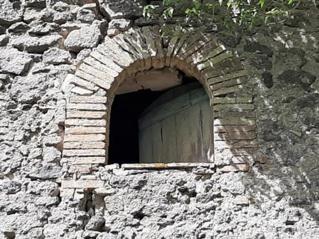 Orvieto - Vendesi rudere da recuperare con ampliamento e terreno nelle campagne del circondario di Orvieto - Foto 3