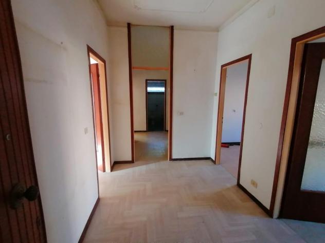 appartamento in vendita a Carrara in zona Stadio