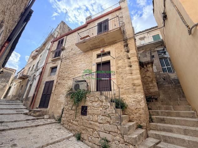 RIF. Caratteristica casa singola con veduta su ibla