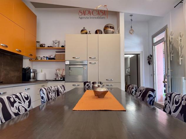 Casa bifamiliare con ampi servizi e corte esclusiva - Foto 5