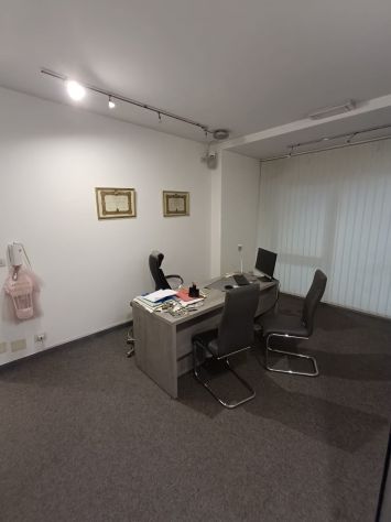 Ufficio in vendita a Carrara centro