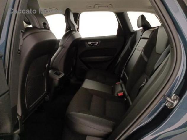 VOLVO XC60 B4 (d) AWD Geartronic Momentum rif. 20381180 - Foto 8