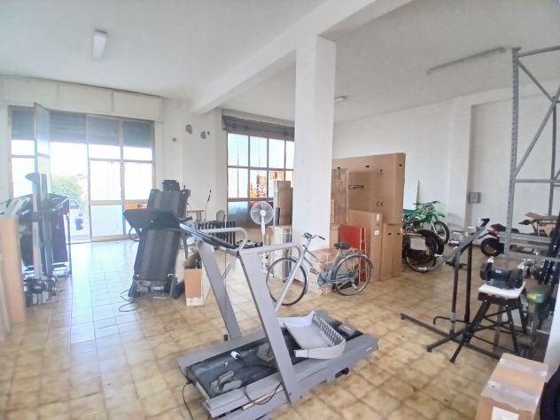 Magazzino di 134 mq con corte esclusiva