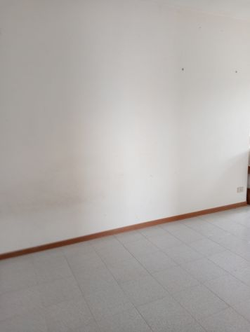 Appartamento trilocale con terrazzo luminoso - Foto 3