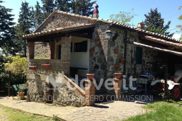 Rustico / Casale di 200 m² con 5 locali in vendita a Radicofani