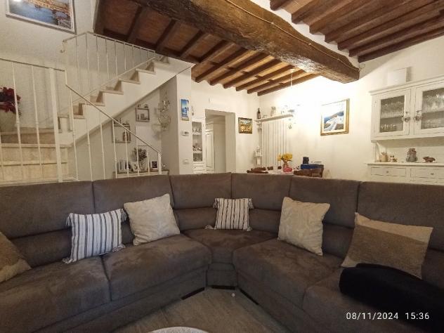 In centro storico , appartamento con ingresso indipendente e giardino privato .
Recente ristrutturazione completa . - Foto 17