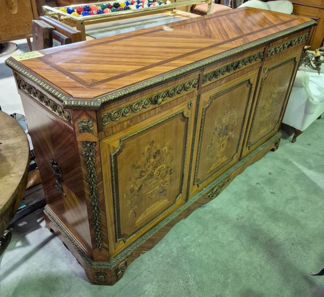 BUFFET / CREDENZA