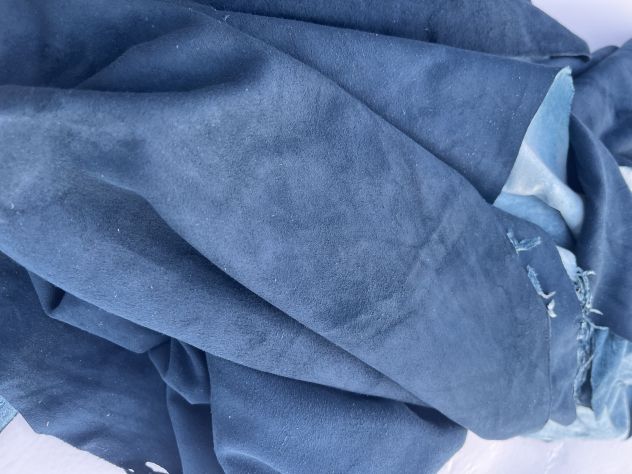 K44 Pelle camoscio blu per Abbigliamento e Automotive - Sp. 0,5 - Foto 3