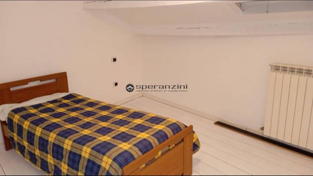 FOSSOMBRONE: Appartamento con soppalco e vista panoramica nel cuore di fossombrone
luce, riservatezza e vista esclusiva sul colle dei cappuccini
in po - Foto 12