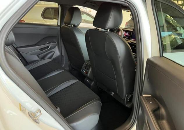 Volkswagen T-Roc T-Roc 1.5 eTSI ACT 150 CV DSG R-Line - Foto 9