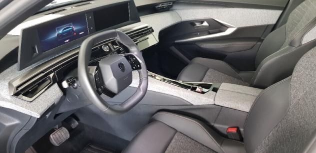 PEUGEOT 3008 3ª serie 3008 Hybrid 136 e-DCS6 Allure - Foto 10