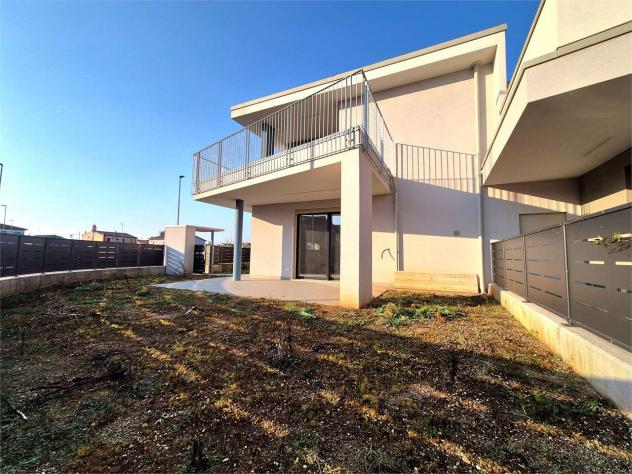 V005416 - VILLA D'ANGOLO DI NUOVA COSTRUZIONE - IN CLASSE A4