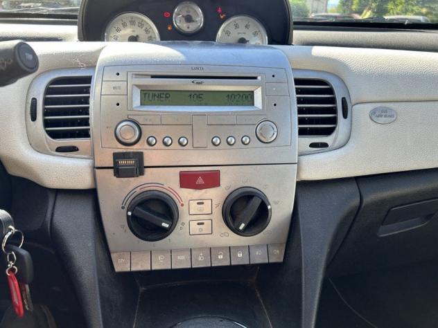 Lancia Ypsilon 1.3 MJT 75 CV - Foto 9