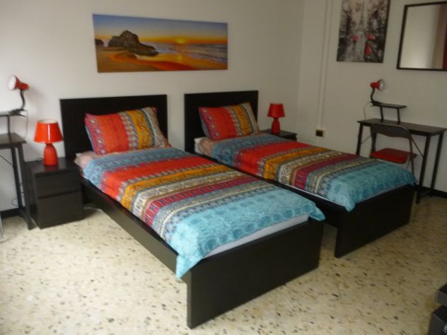 DUE-POSTI-LETTO-IN-STANZA-DOPPIA,ARREDATA,CLIMATIZZATA,VIC:STAZ/POLICL/METRO - Foto 3