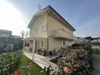 Villetta bifamiliare in affitto a Caranna - Forte dei Marmi 150 mq  Rif: 1127175