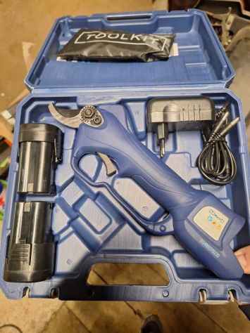 Forbice a batteria Bullmach 28 con valigetta e 2 batteria 16.8V 2Ah - Foto 2